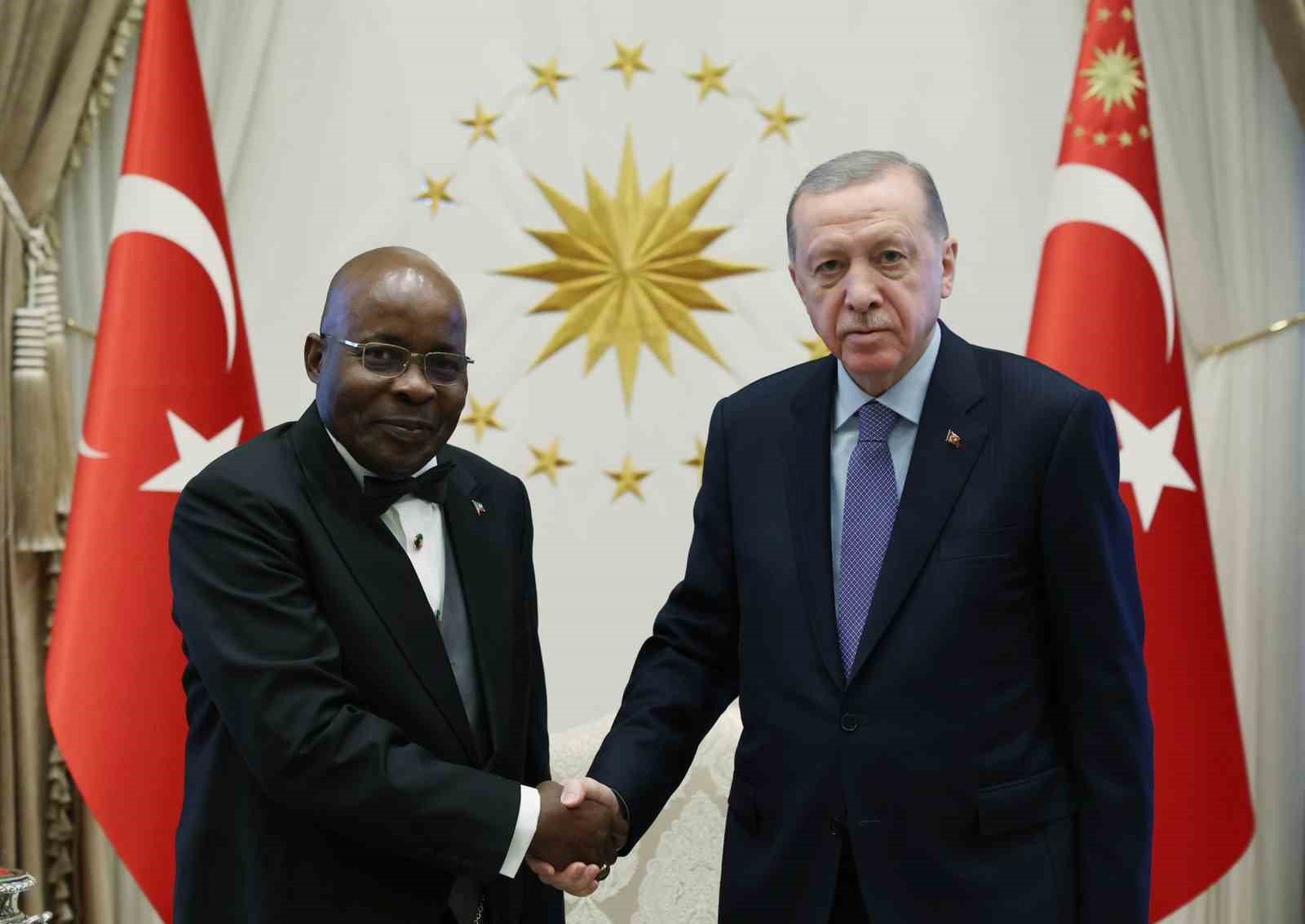 4 ülkenin büyükelçisinden Cumhurbaşkanı Erdoğan’a güven mektubu
