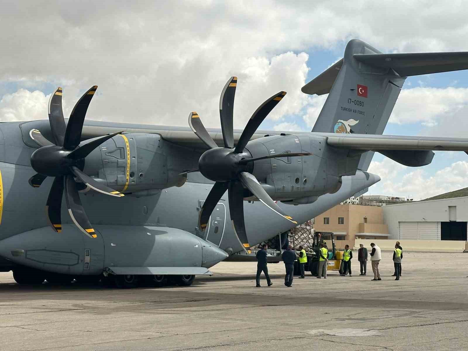Gazzeliler için sağlık malzemesi taşıyan TSK’ya ait A400M tipi uçak Ürdün’e ulaştı
