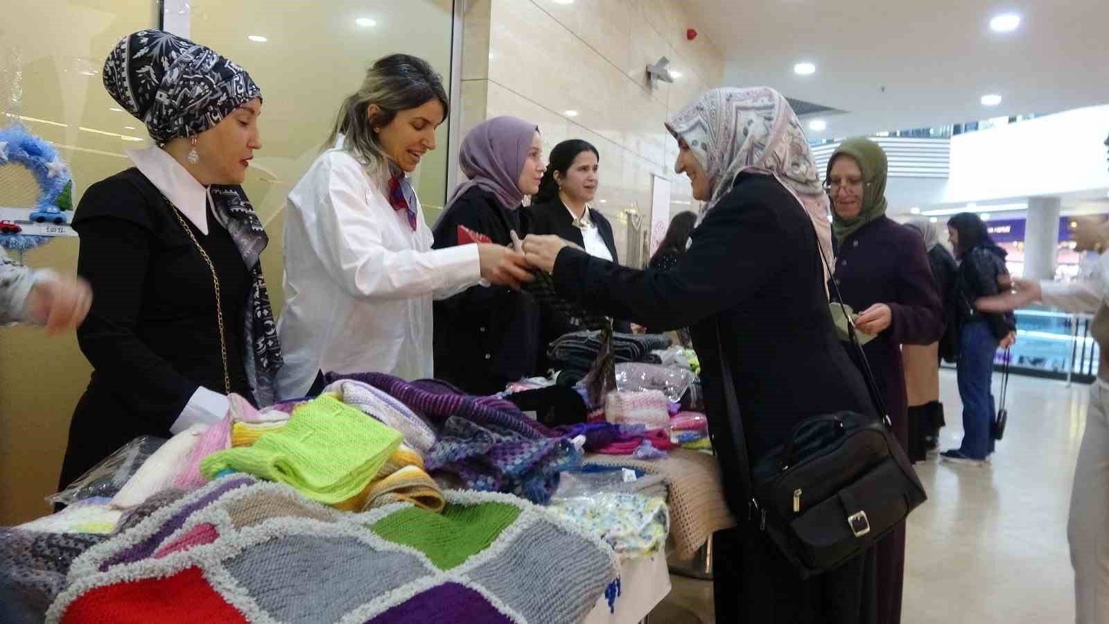 Terapilerde yapılan el emeği ürünlere vatandaşlardan yoğun ilgi

